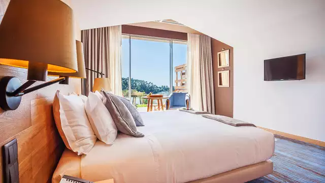 ¡Escápate a Nazaré y desconecta en un hotel 4* con desayuno y cena incluidos!