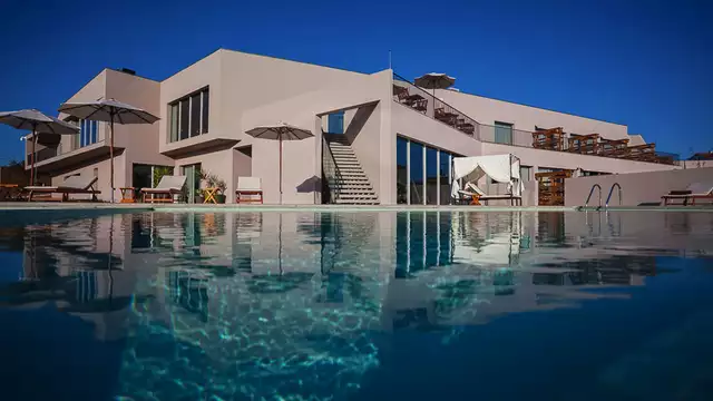 ¡Escápate a Nazaré y desconecta en un hotel 4* con desayuno y cena incluidos!