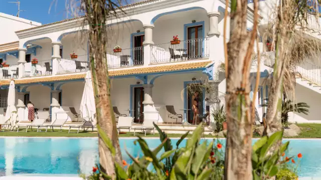 Vakantie in Sardinië in een comfortkamer met ontbijt inbegrepen.