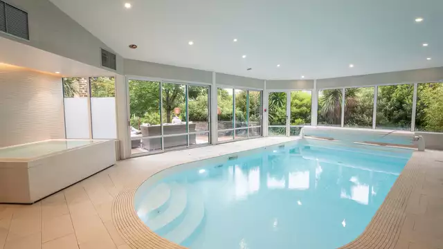 Offre romantique en chambre prestige, avec Spa & champagne, à Rennes
