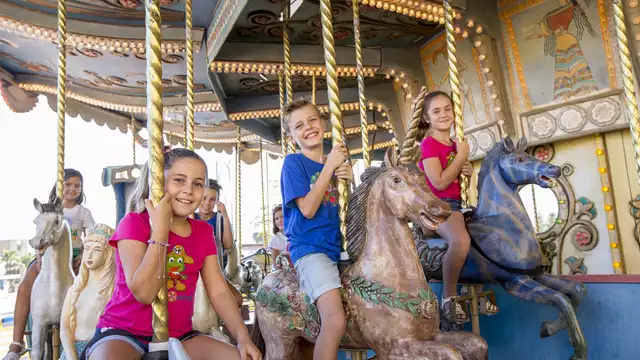 Divertiti a Terra Mítica mentre soggiorni all'hotel Magic Cristal Park