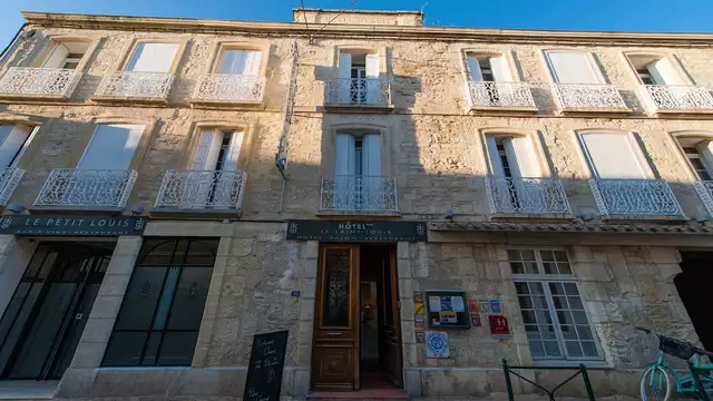 Escapada al corazón del recinto amurallado de Aigues-Mortes con acceso privado al spa