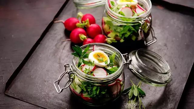Probeer een origineel concept: uw diner in potten.