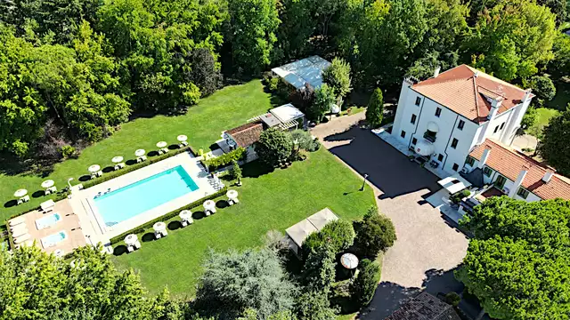 Hôtel avec piscine extérieure à seulement 15 minutes de Venise