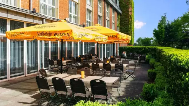 Promenade en bateau pour découvrir Düsseldorf et détente dans le spa