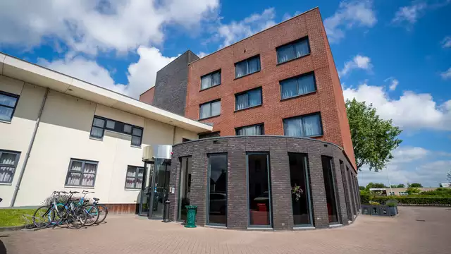 Alójate con lujo y descubre Leeuwarden
