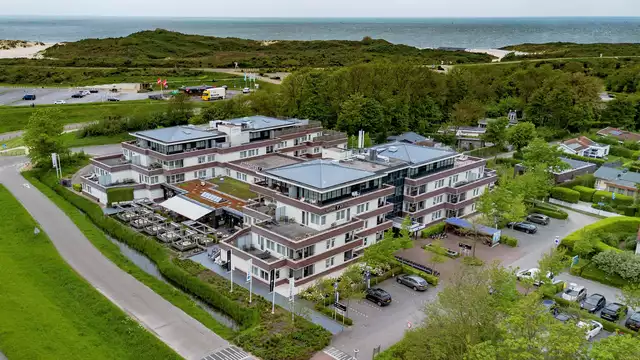 Délicieux dîner dans un hôtel bien-être sur la côte de Kamperland