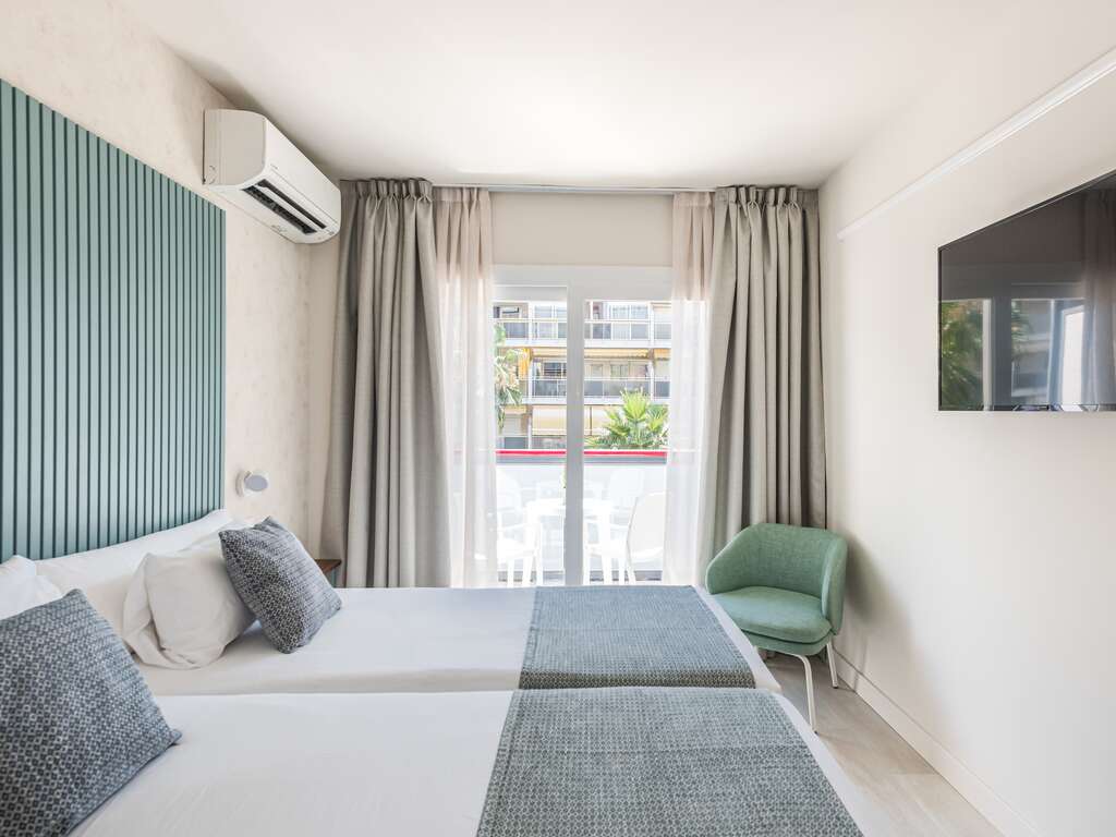 Hôtel 4* à Salou avec petit-déjeuner et entrées pour Portaventura Park ! - 4* - 26