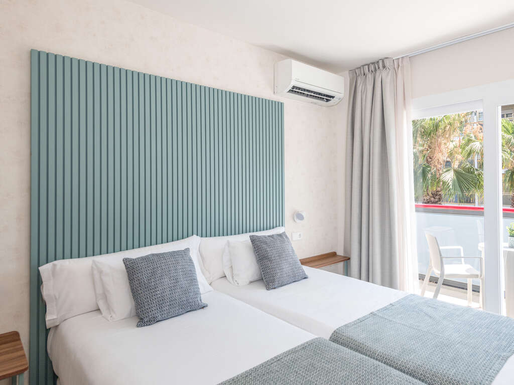 Hôtel 4* à Salou avec petit-déjeuner et entrées pour Portaventura Park ! - 4* - 25