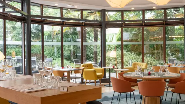 Brindad por una estancia moderna en un 4* a orillas de Sena, muy cerca de París