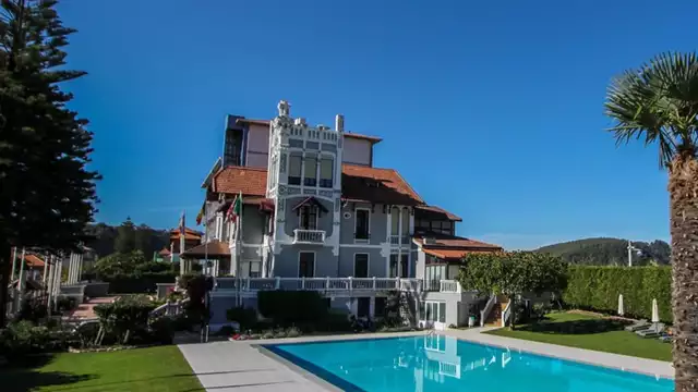 Descubre Asturias y sus encantos: desayuno, copa y detalle dulce en un 4*