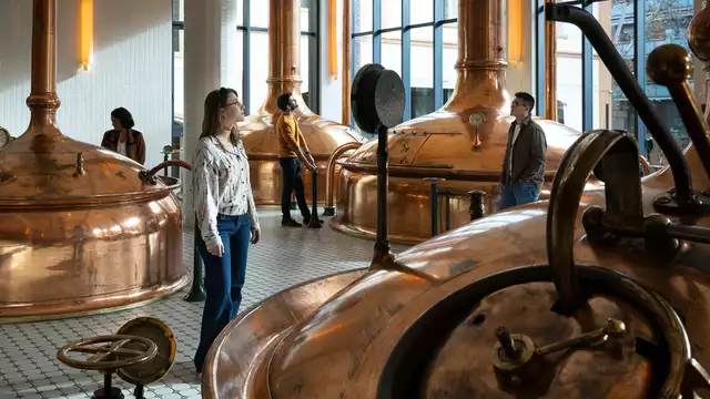 Escapada en Barcelona con entradas a la Antigua Fábrica Estrella Damm