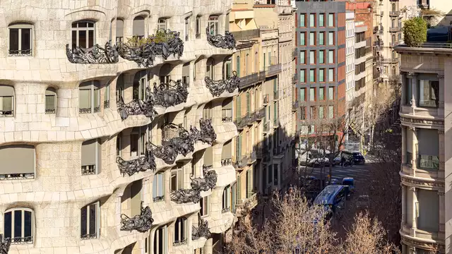 Estancia de lujo en Barcelona con visita a la Antigua Fábrica Estrella Damm