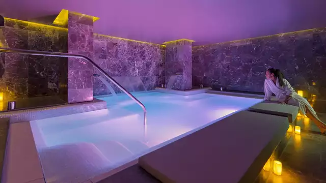 Expérience 5* avec accès au Spa et massage de 50 minutes à Barcelone