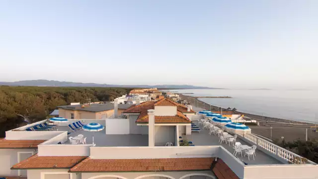 Séjour en Toscane avec vue sur la mer en demi-pension.