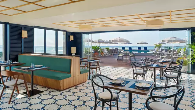 Escapada romántica con vistas al mar, cava y más en Tarragona