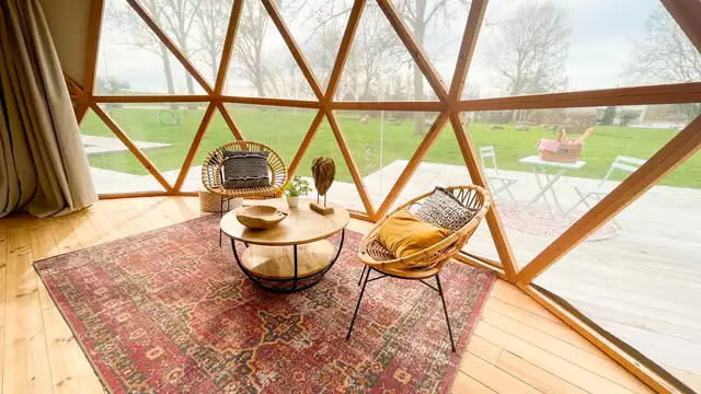 ¡La comodidad de un precioso hotel burbuja en plena naturaleza para unas noches insólitas!