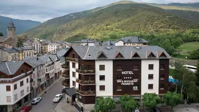 Een uitstapje naar de Pyreneeën met ontbijt en spa inbegrepen voor twee personen.