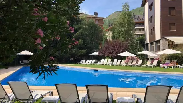 Een uitstapje naar de Pyreneeën met ontbijt en spa inbegrepen voor twee personen.