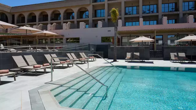Séjournez dans cet hôtel 4 étoiles avec piscine et petit-déjeuner inclus.