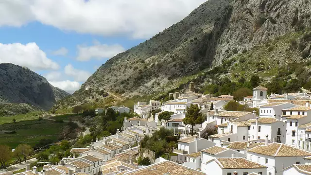 Descubre Sevilla y los Pueblos Blancos