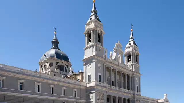 Visita Madrid y disfruta de un paseo guiado