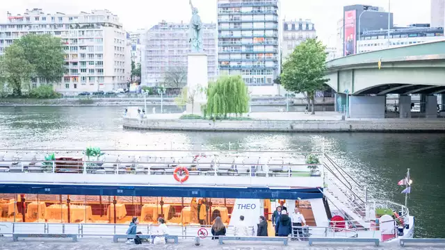 Descubre París desde un crucero con cena