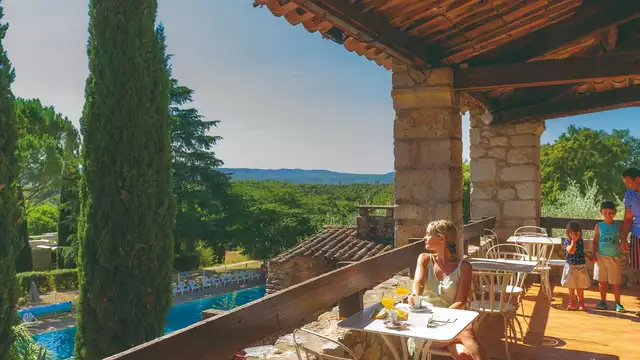 Séjour en appartement avec piscine dans le sud de l'Ardèche