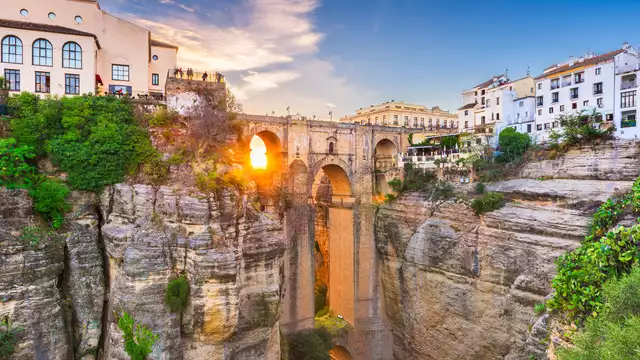 Descubre Sevilla y los Pueblos Blancos