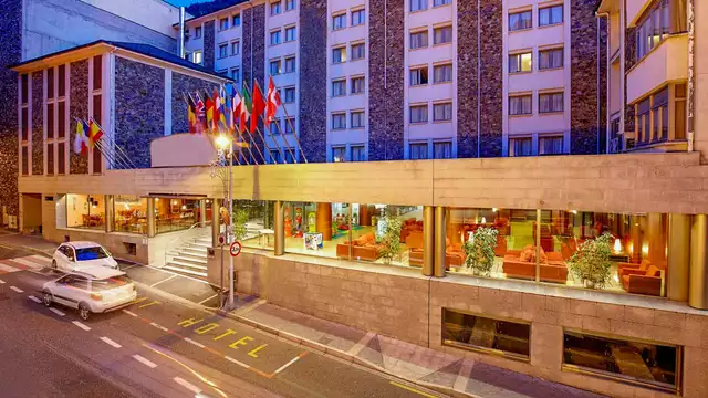 Stacca la spina a Escaldes-Engordany: colazione e cena per due