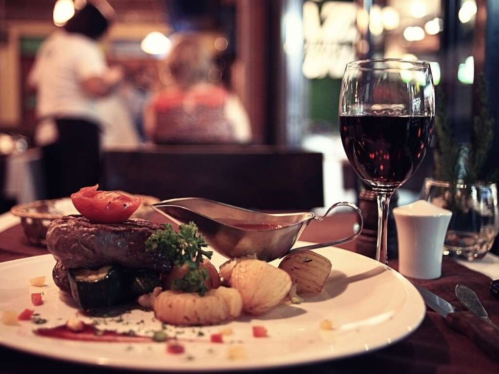 ÉVeil des sens avec un dîner exquis et un moment au spa - 4* - 1