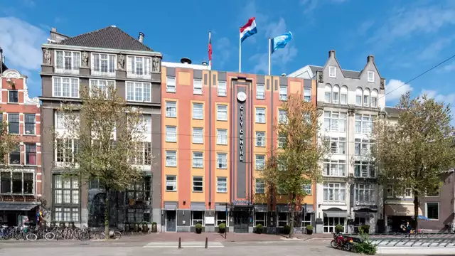 Profitez d’une nuitée avec délicieux petit-déjeuner et vue sur Amsterdam