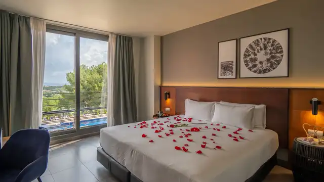 Escapade romantique : dîner aux chandelles, accès au spa et cava à Barcelone