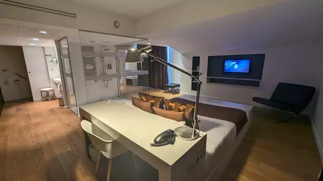 Escapada romántica a Portet-sur-Garonne, con champán y pétalos de rosa en la habitación
