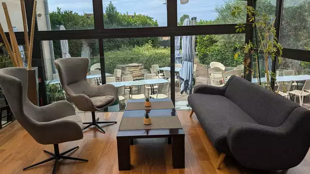 Escapada romántica a Portet-sur-Garonne, con champán y pétalos de rosa en la habitación