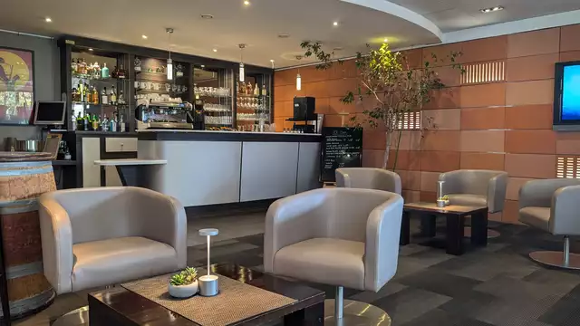 Escapada romántica a Portet-sur-Garonne, con champán y pétalos de rosa en la habitación