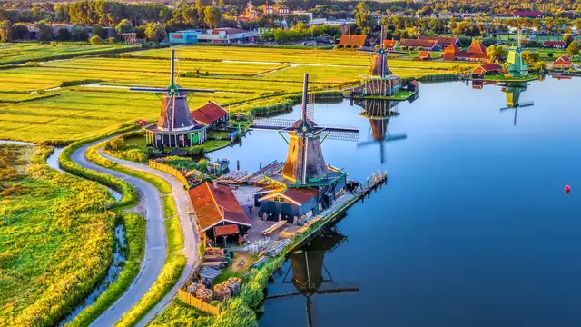Trascorri la notte a Haarlem con escursione alla Zaanse Schans