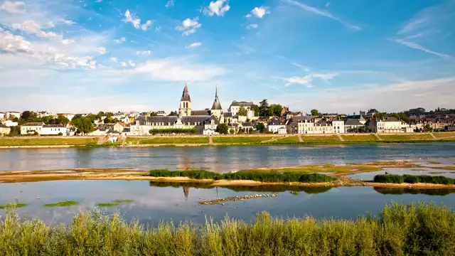 Estancia gastronómica en el centro de Blois con la visita al Castillo Real de Blois.