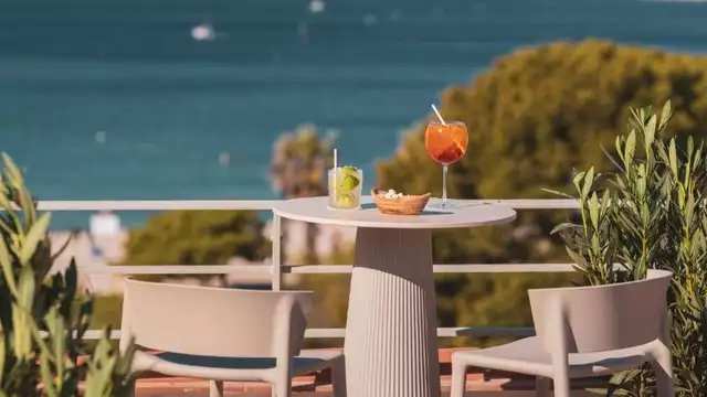 Cena romántica en el puerto de Cassis