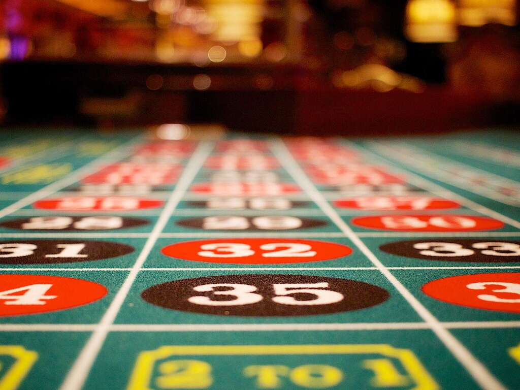 Faîtes vos jeux pour le Nouvel An 2025 à Tours avec dîner spécial, soirée et brunch - 4* - 23