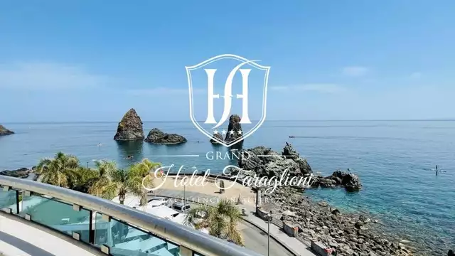 Soggiorno in Sicilia con vista sui Faraglioni della Riviera dei Ciclopi