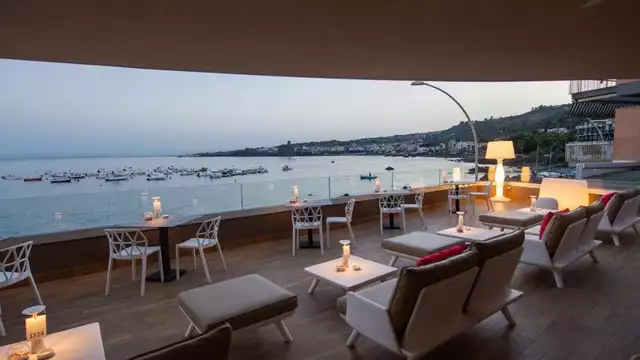Soggiorno in Sicilia con vista sui Faraglioni della Riviera dei Ciclopi