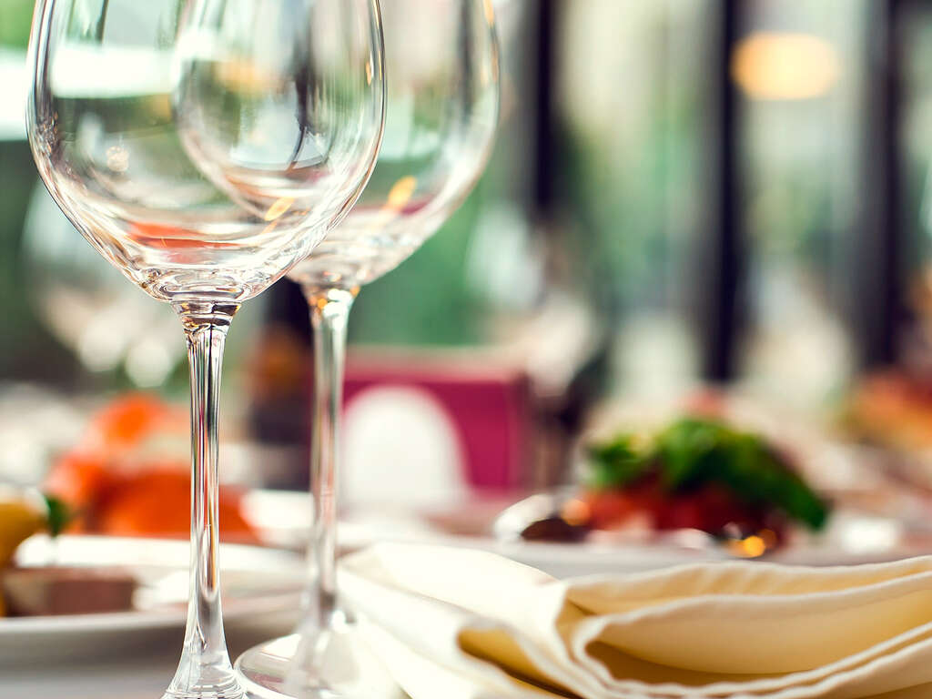 Pause romantique et pétillante avec diner à Dijon - 4* - 1