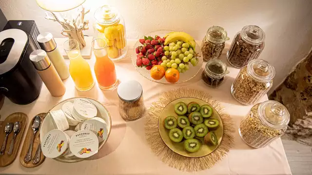 Estancia en Begur con visita y degustación de jugos naturales y sidra