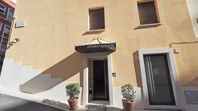 Soggiorno nel cuore di Roma con bottiglia di vino e colazione
