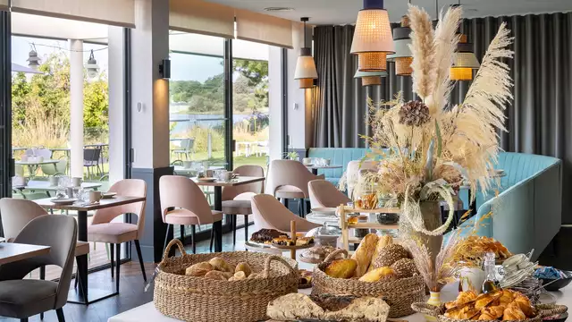 Romantisch uitje met champagne en bitterkoekjes in een superior kamer bij Lorient