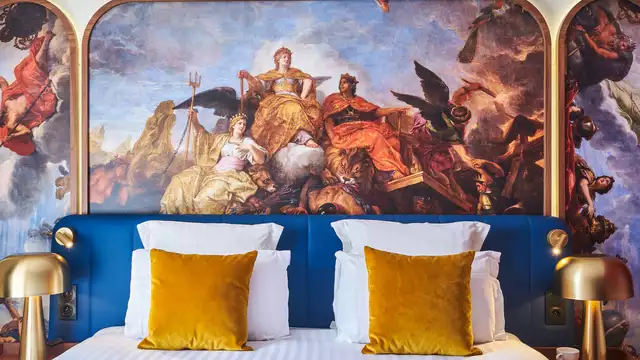 Champagne et Love can pour un condense d amour a Versailles