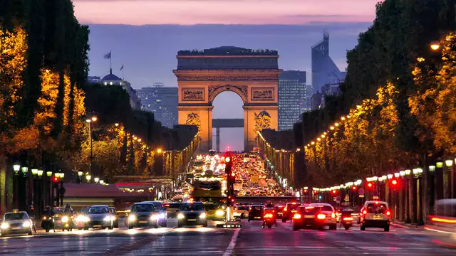 Séjour à quelques pas des Champs-Elysées dans un bel immeuble parisien