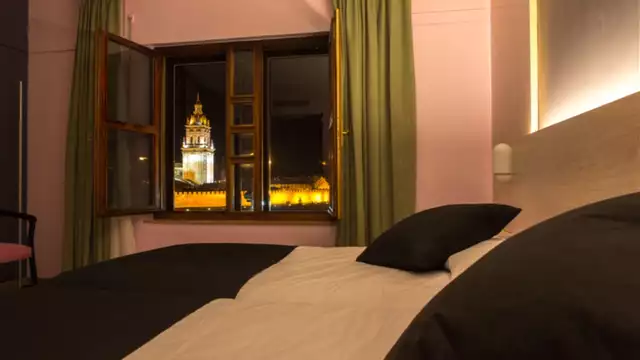 Vacanza nel cuore della Spagna a Burgo de Osma in camera comfort con vista sulla cattedrale e spa