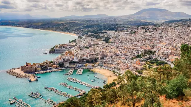 Soggiorno nel cuore di Trapani con colazione, bottiglia in camera e late check out